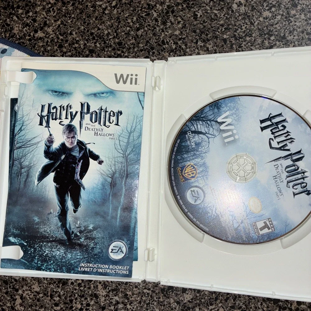 Wii Harry Potter and the Deathly Hallows: Parts 1 & 2 Complete With Booklets